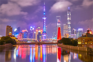 上海夜晚的街头表演与艺人